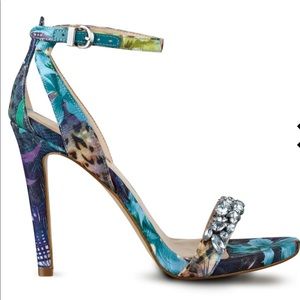 Brand new never wore guess heels